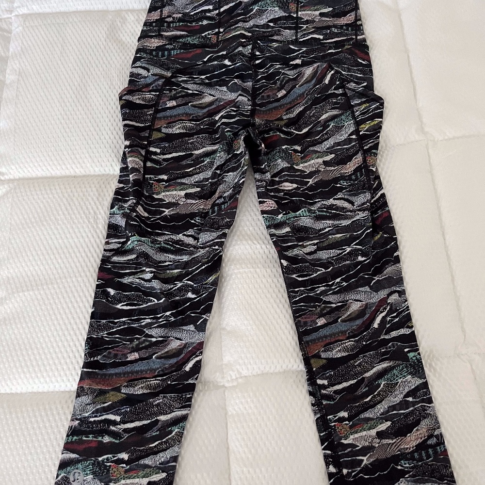 Lululemon 7/8 tight multi color
